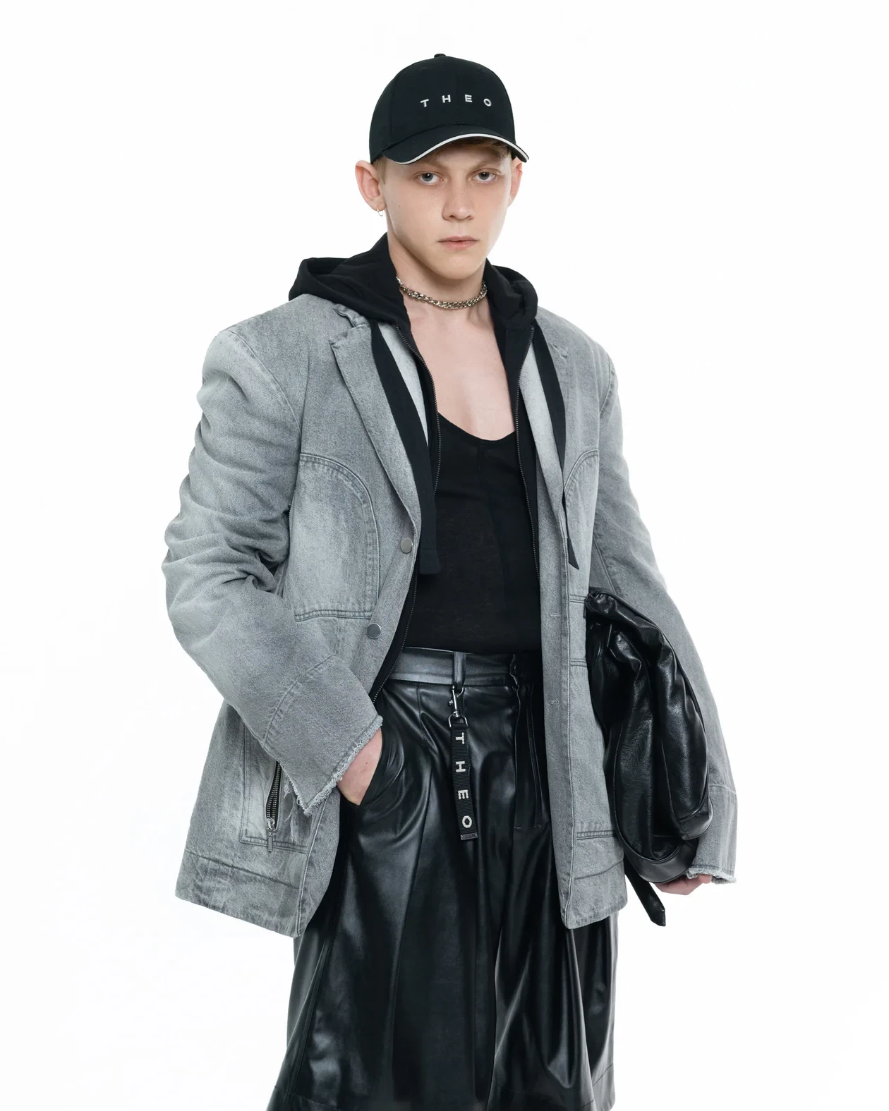 THEO CAP  WITH KEYCHAIN IN BLACK