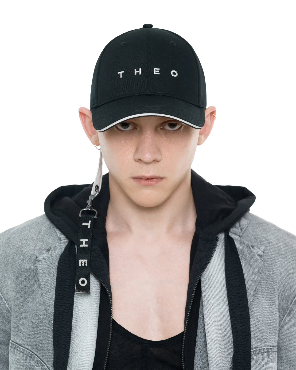 THEO CAP  WITH KEYCHAIN IN BLACK