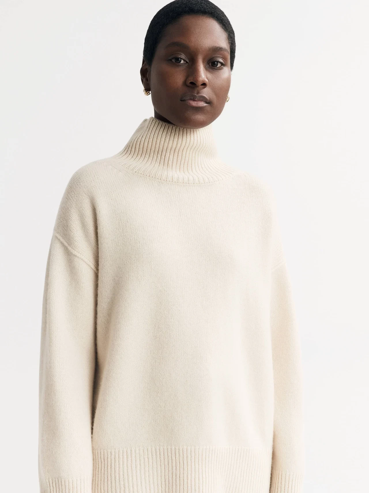 BOYFRIEND TURTLENECK WHITE