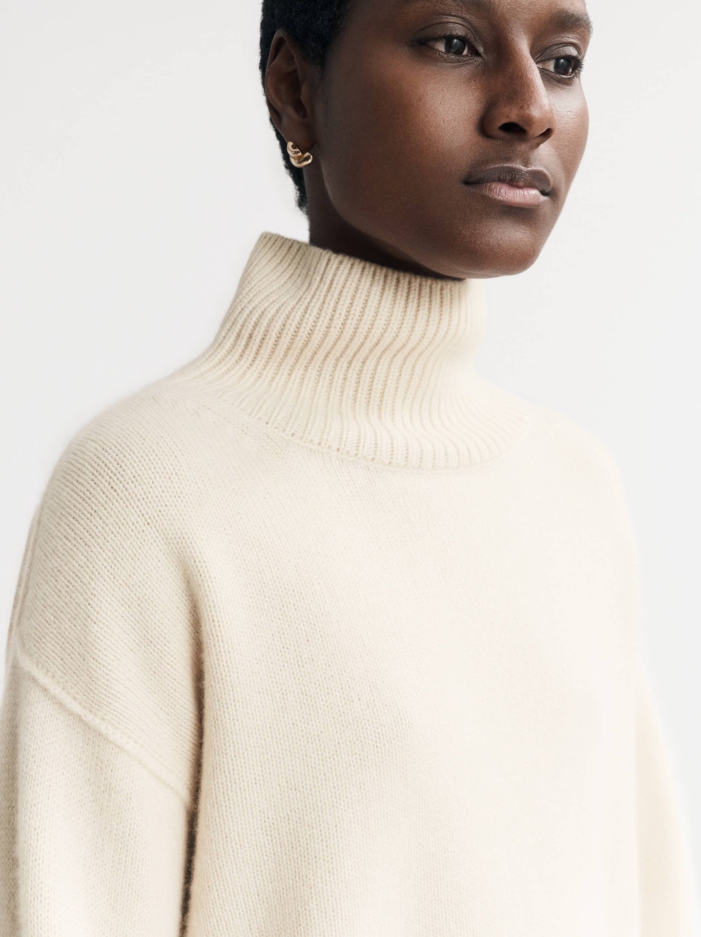 BOYFRIEND TURTLENECK WHITE