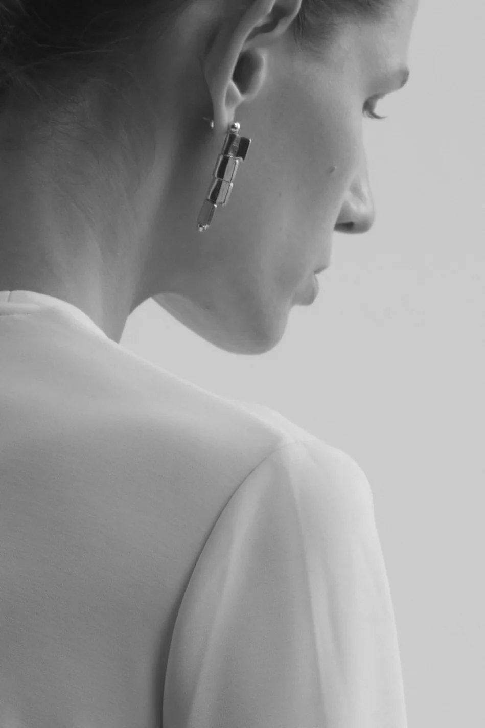 SEAM JOINT EARRINGS IN GOLD