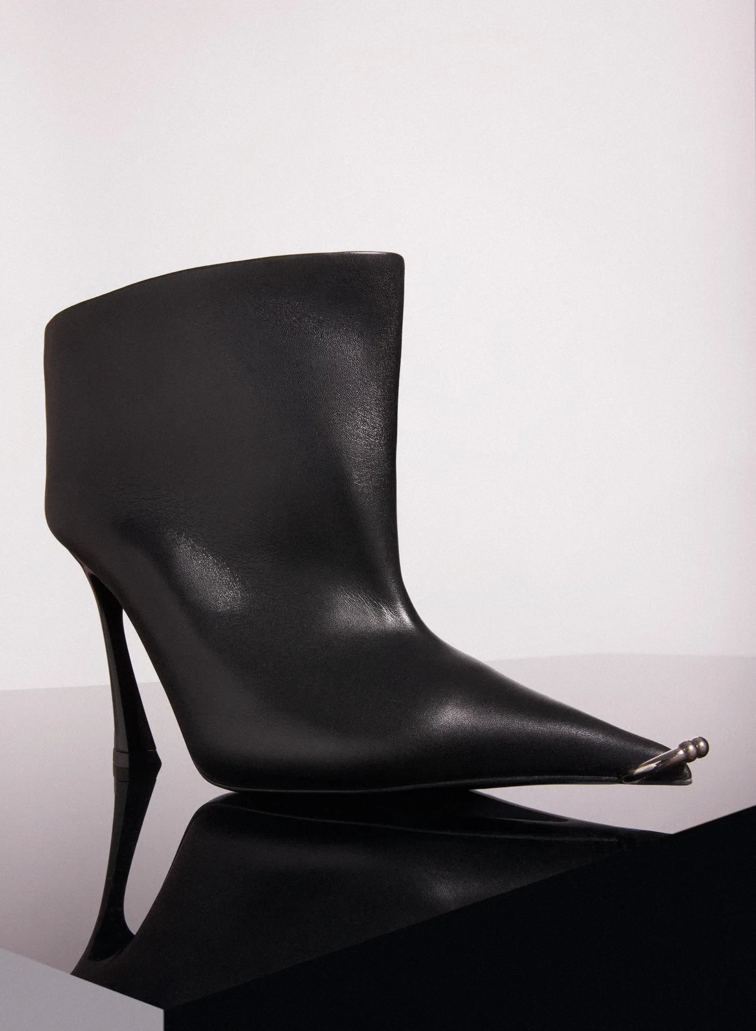 PIERCING ANKLE BOOTS IN CALFSKIN BLACK LEATHER