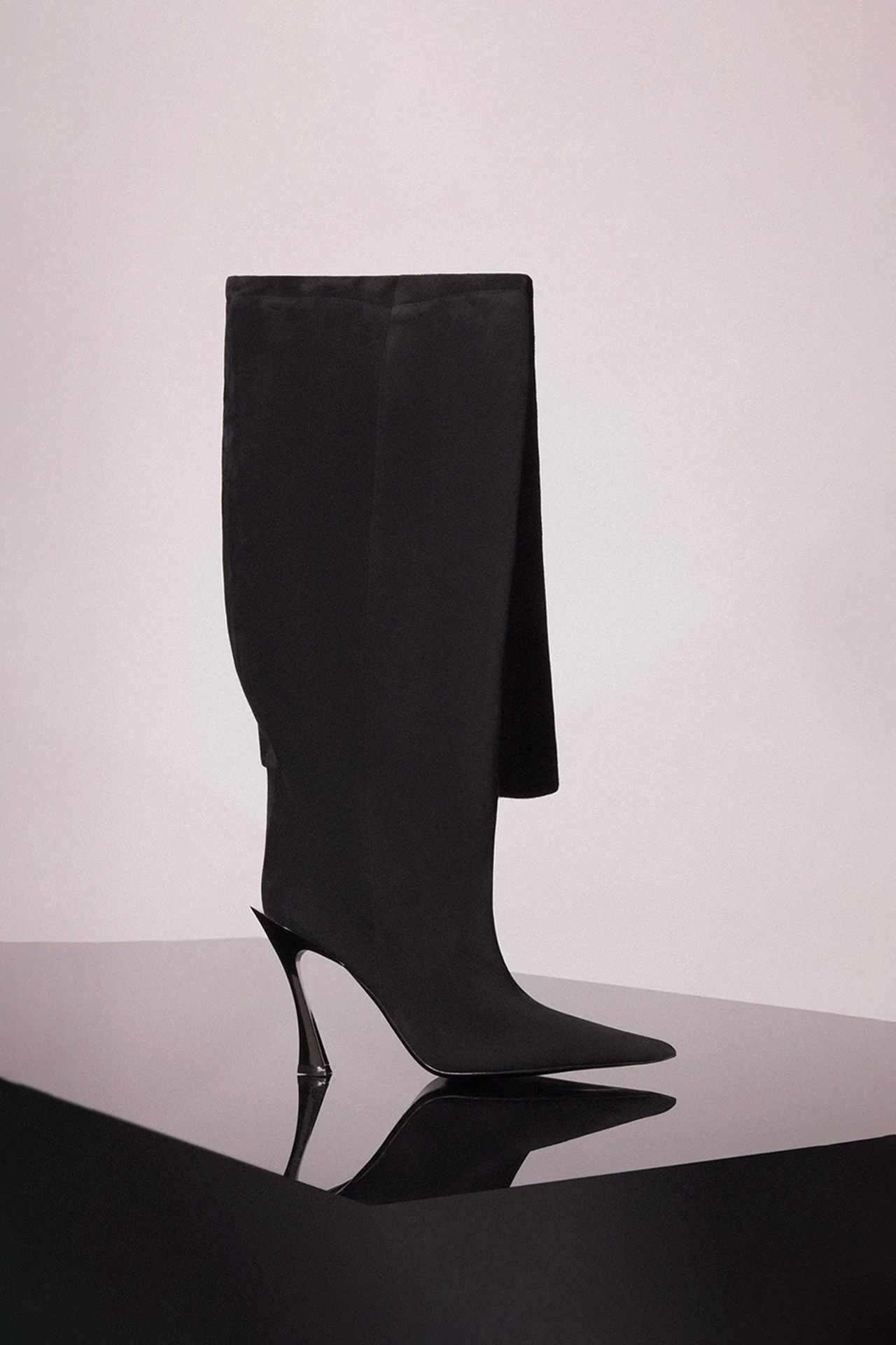 THIGH-HIGH BOOTS IN BLACK SUEDE