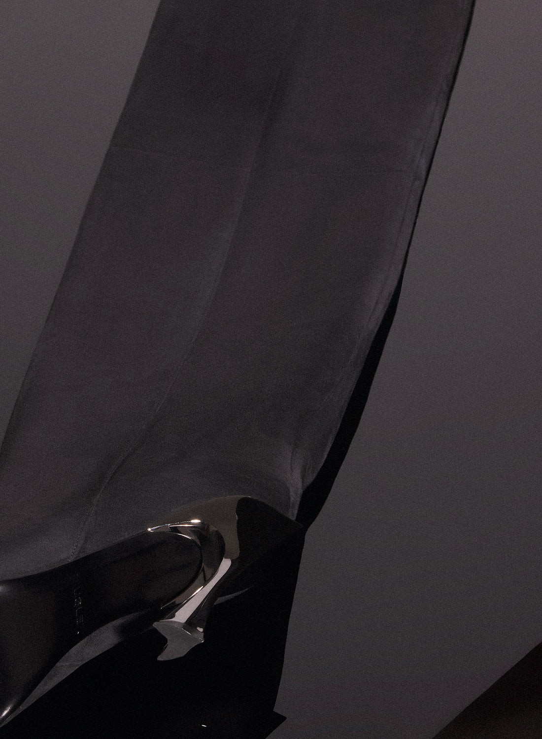 THIGH-HIGH BOOTS IN BLACK SUEDE